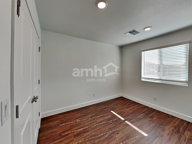 Building Photo - 6619 S 42nd Dr