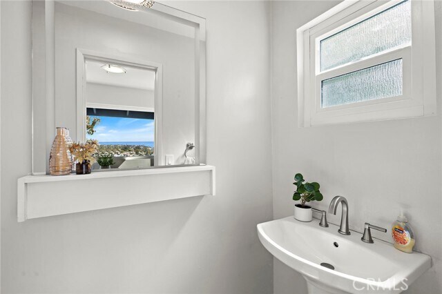 Building Photo - 696 Mystic View