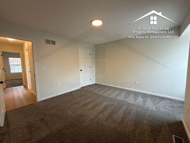 Building Photo - Greystone Court Duplex 1011-1013