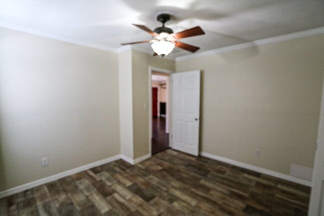 Building Photo - 3 bedroom, 2.5 bathroom home is in a highly sought-after neighborhood in the heart of South Tampa...