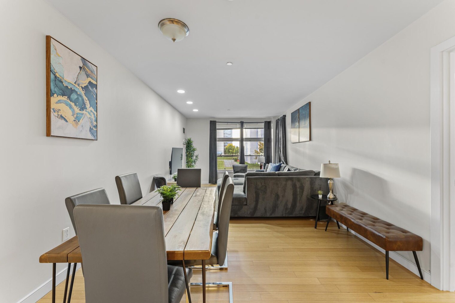 Building Photo - 601 Albany St