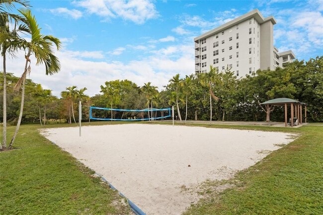 Building Photo - 605 Oaks Dr