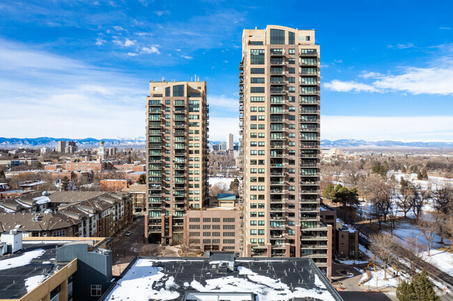 Building Photo - The Pinnacle at City Park South
