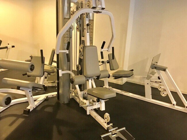 Building Photo - 500 S Clinton St