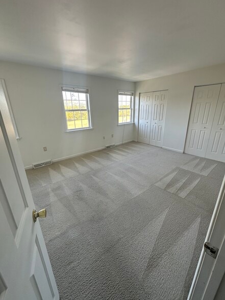 Building Photo - 278 Point Cir