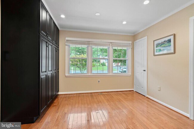 Building Photo - 1719 Larkmeade Dr