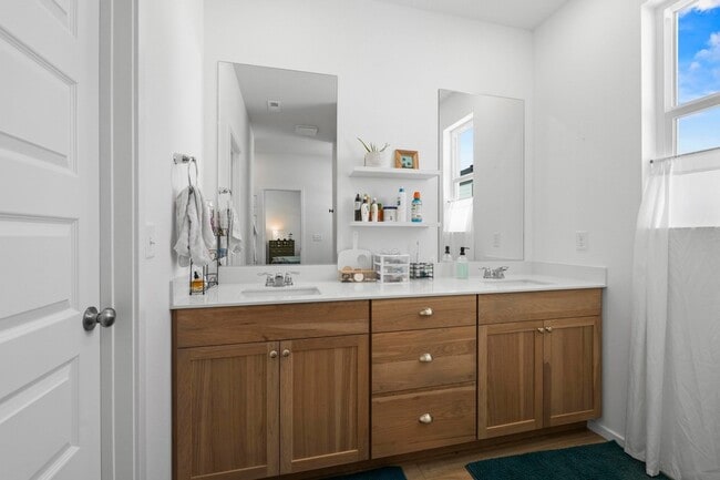 Building Photo - 10813 N Beaverhead Rd