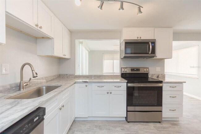 Building Photo - 12814 Kings Manor Ave