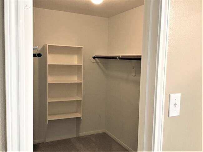 Building Photo - 16843 Blackberry Lily Ln