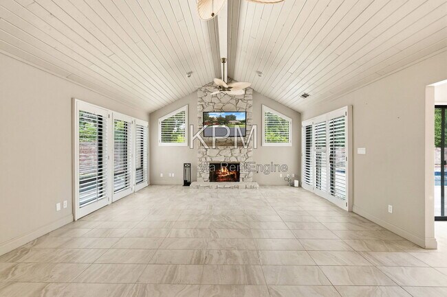 Building Photo - 3342 Cove Cir