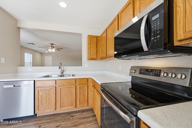 Building Photo - 2851 E Cherry Hills Dr