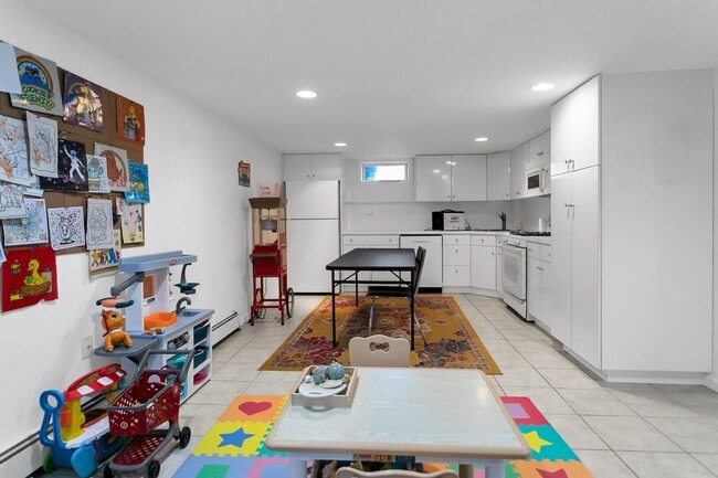 Building Photo - 157 Rumson Rd