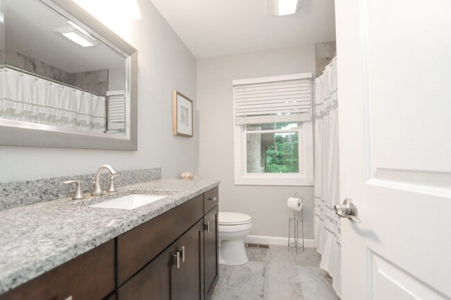 Building Photo - 22 Allen St