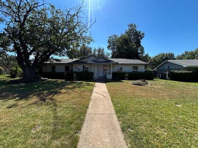 Building Photo - 3734 Clubway Ln