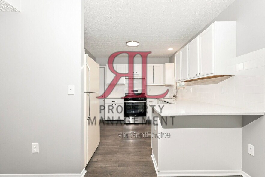 Building Photo - 900 Robmeyer Dr