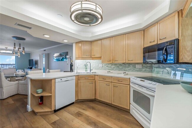 Building Photo - 1500 Park Beach Cir