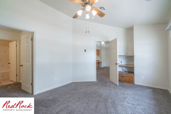 Building Photo - 3 Bedroom End Unit Home in Downtown St. Ge...