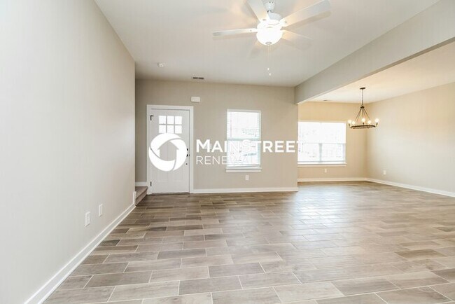 Building Photo - 4 Bedroom Pet-Friendly Home in Murfreesbor...