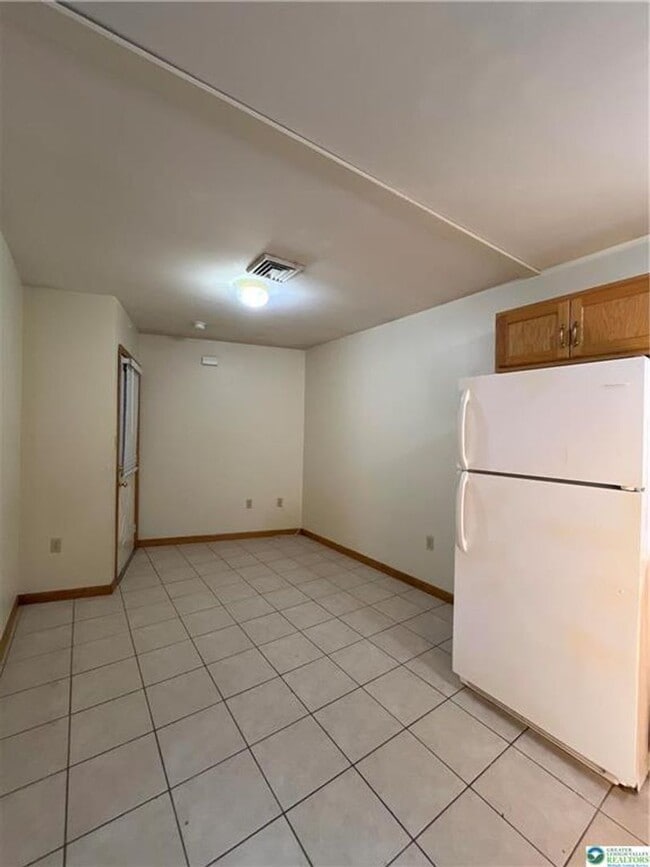 Building Photo - 11 S Main St