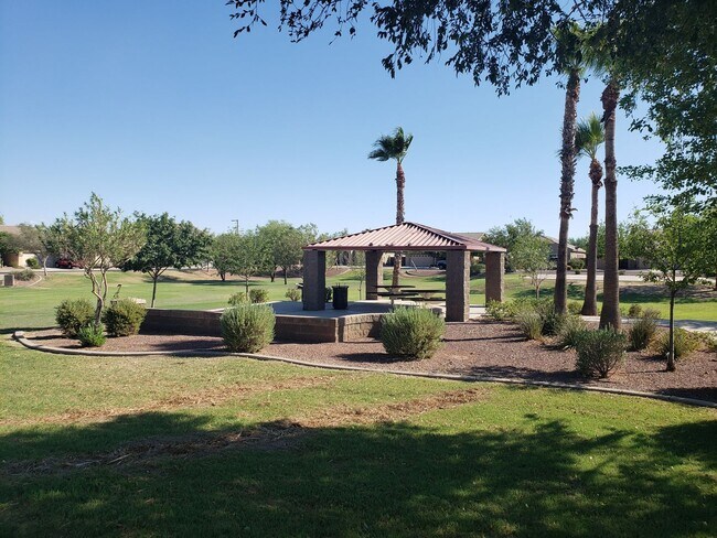 Building Photo - 208 E Caribbean Dr