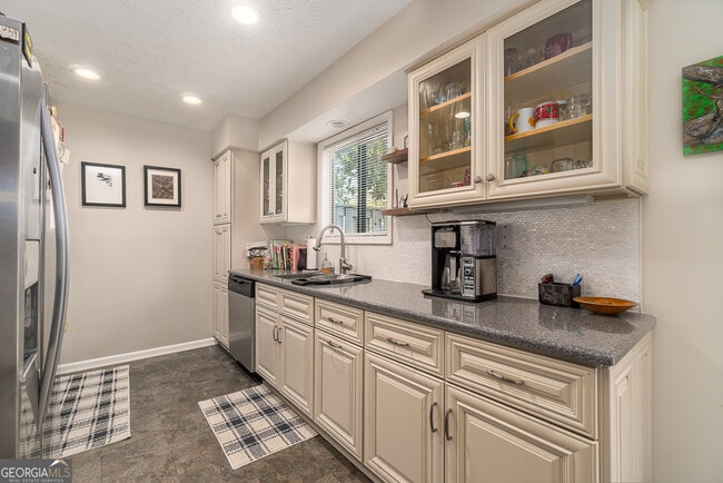 Building Photo - 302 Cedar Chase Cir NE