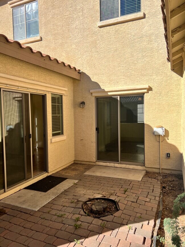 Building Photo - 14072 W Country Gables Dr