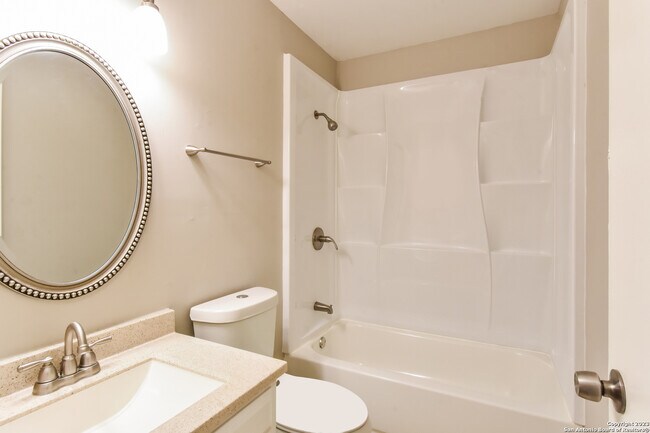Building Photo - 9387 Valley Bend