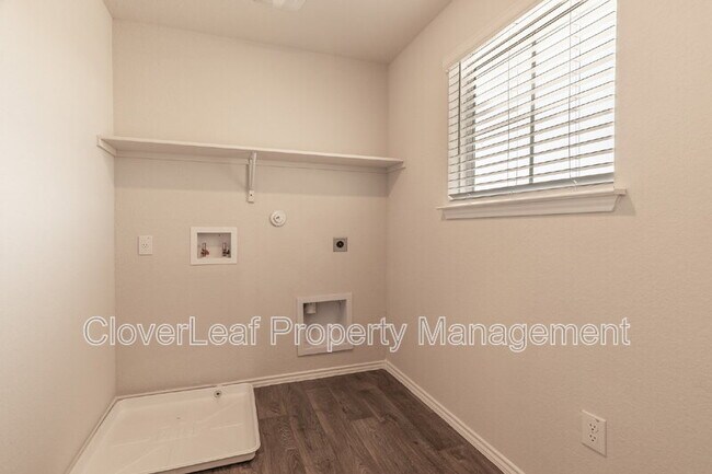 Building Photo - 466 Orion Dr