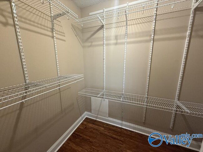 Building Photo - 104 Cypress Creek Dr