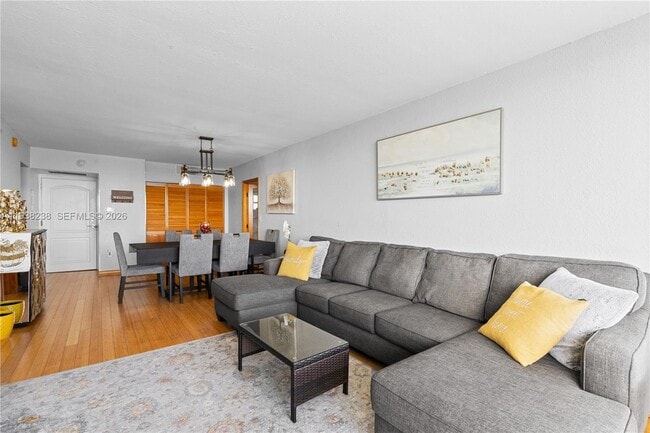 Building Photo - 3675 N Country Club Dr