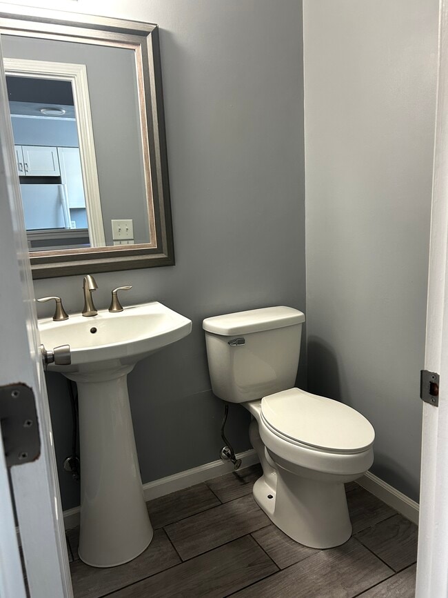 Building Photo - 7767 Betsy Ross Cir