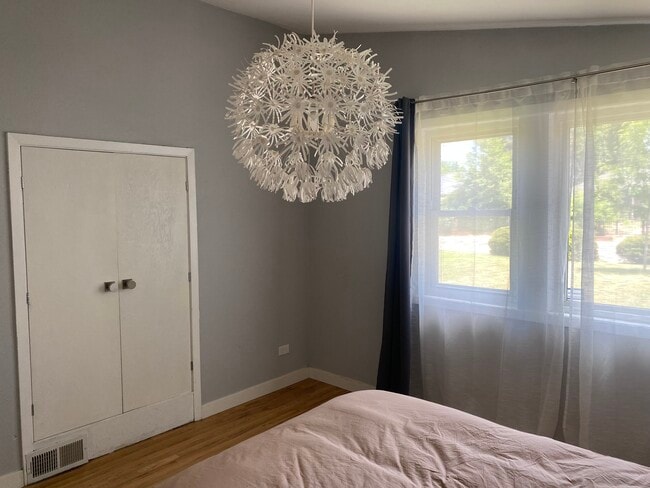 Building Photo - 3065 N Glencoe St