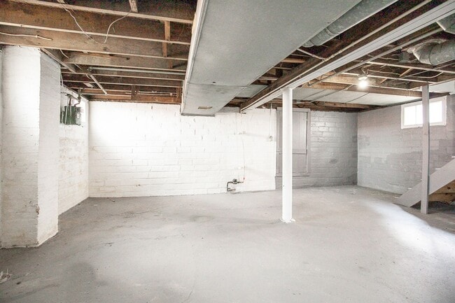 Building Photo - 3 BED 1 BATH BEAUTIFUL SINGLE HOME!