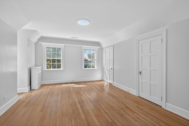 Building Photo - 1436 Acadia St
