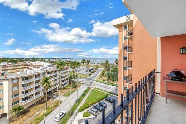 Building Photo - 1120 N Shore Dr NE