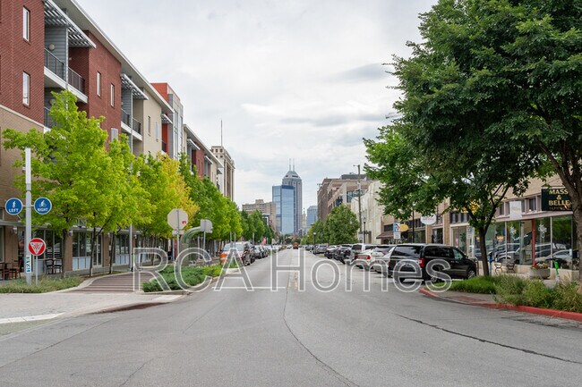 Building Photo - 909 Massachusetts Ave