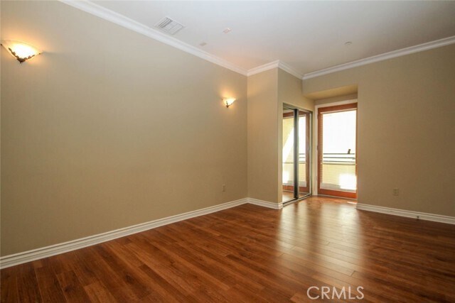 Building Photo - 719 E Providencia Ave