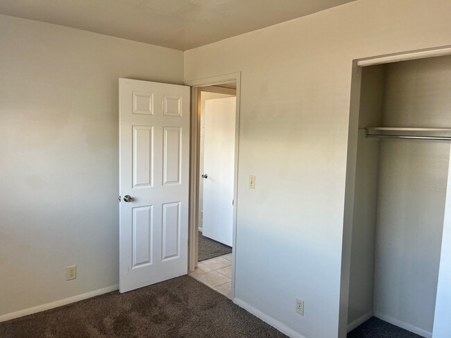 Building Photo - 342 W 4 plex