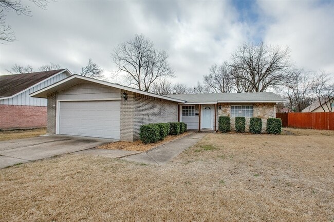 Building Photo - 811 Brentwood Ln