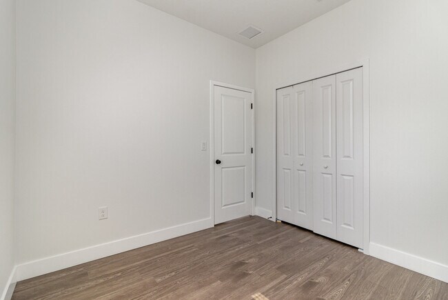 Building Photo - 1213 Waterford St SE