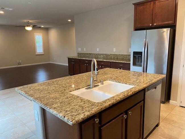 Building Photo - Immaculate Rocklin home- Available 4/15