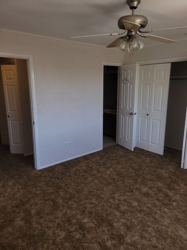 Building Photo - Charming 2 bedroom, 1.5 bathroom