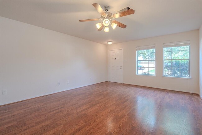 Building Photo - 2727 Roaring Oaks Ln