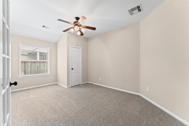 Building Photo - 38 Tallgrass Way