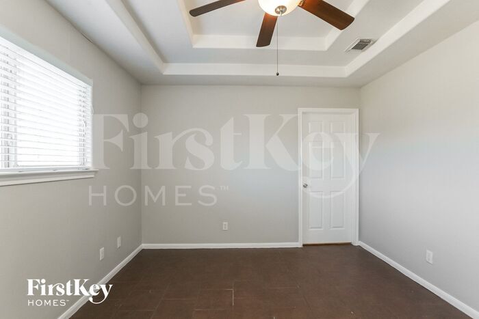 Building Photo - 10419 Royal York Dr