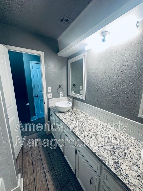 Building Photo - 7050 E 71st Ct