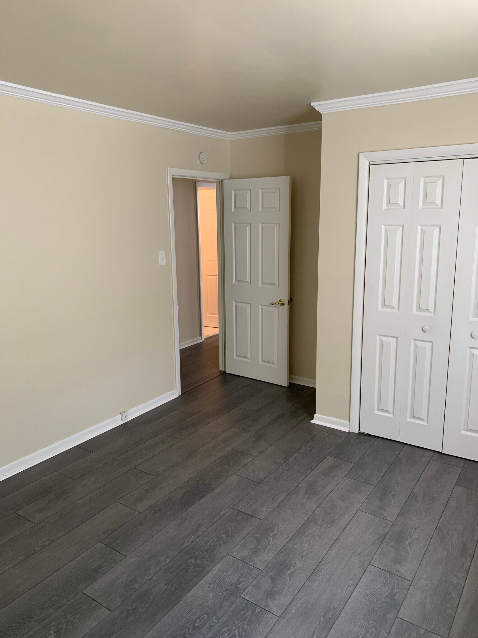 Master bedroom - 157 Burmont Rd
