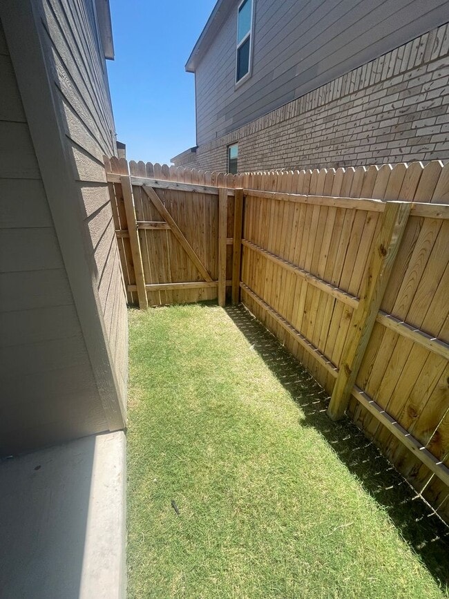 Building Photo - 10606 Mexia Ave
