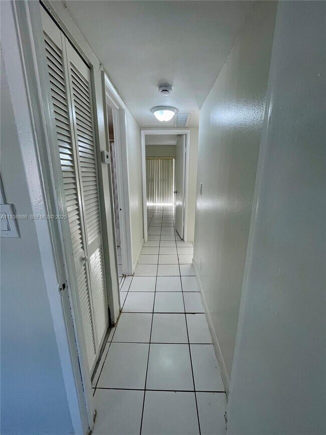 Building Photo - 245 NW 109th Ave