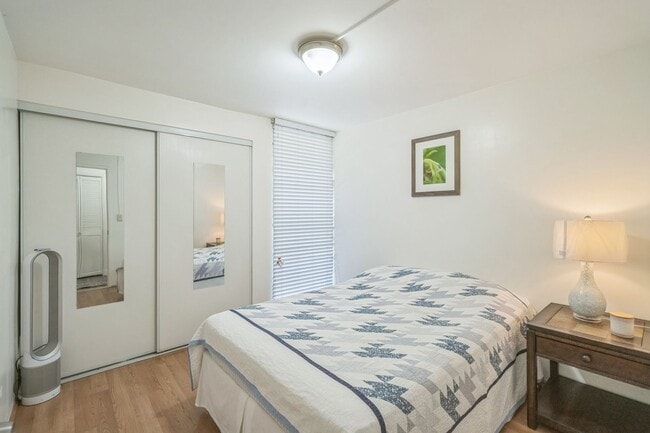 Building Photo - Charming central 3BR Condo in Honolulu